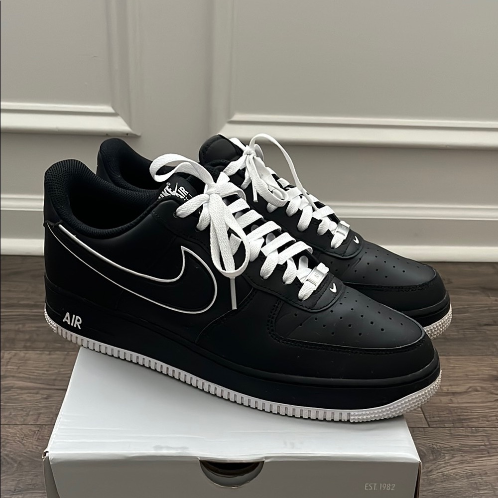 Nike Air Force 1 Black and white